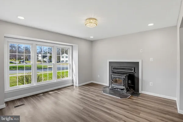 $3,600 | 15123 Philip Lee Road, Chantilly, VA 20151