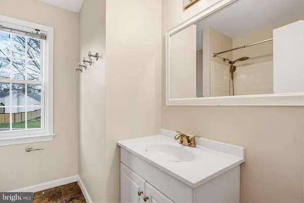 $3,600 | 15123 Philip Lee Road, Chantilly, VA 20151