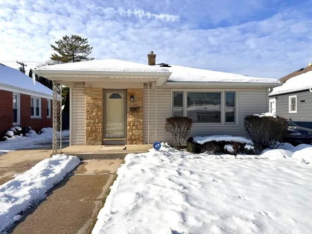 $234,900 | 2712 Erie Street, Racine, WI 53402