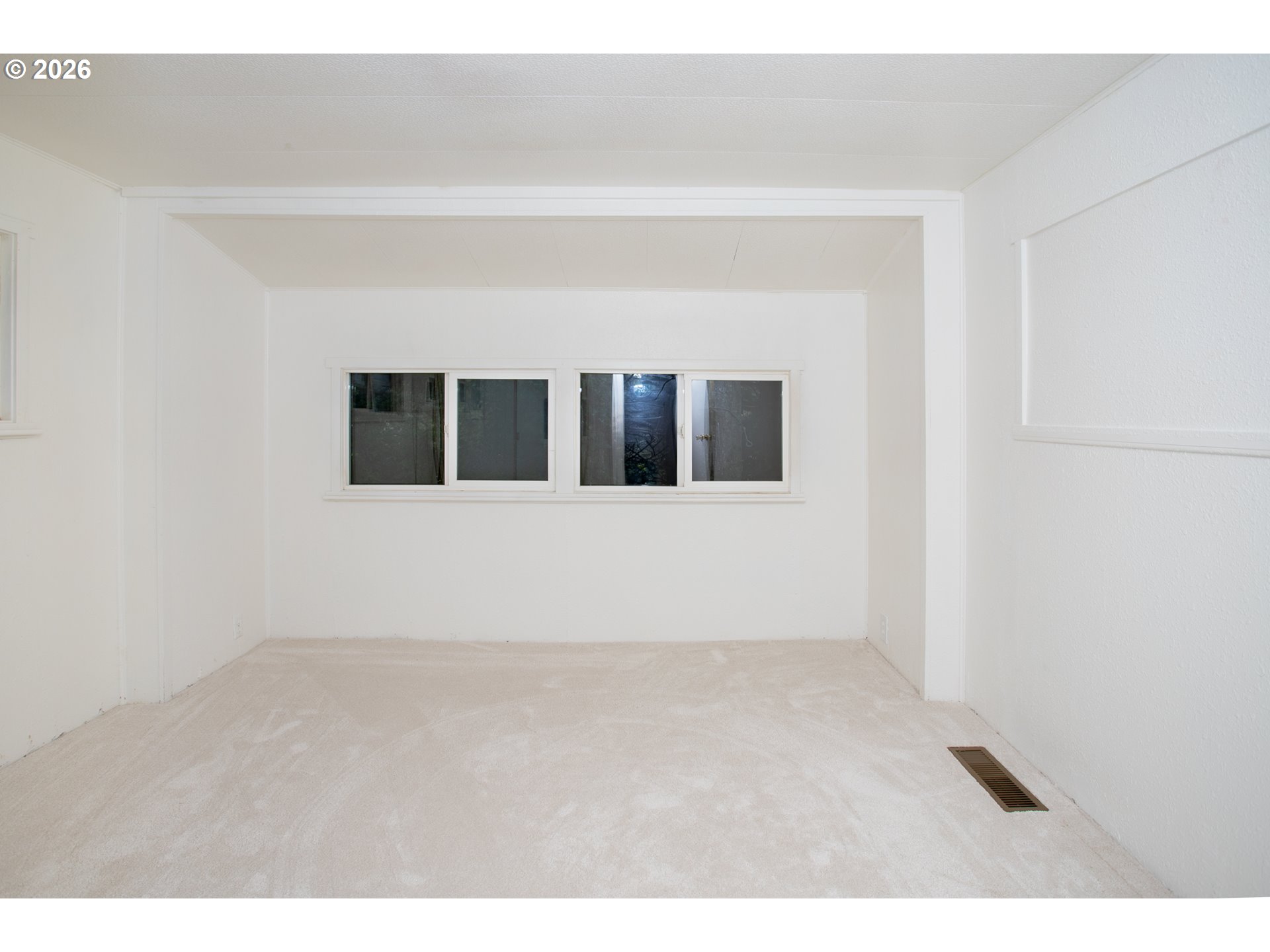 5170 Grand Avenue, Unit 38 Florence, OR 97439 - Photo 20 of 27 a view of an empty room