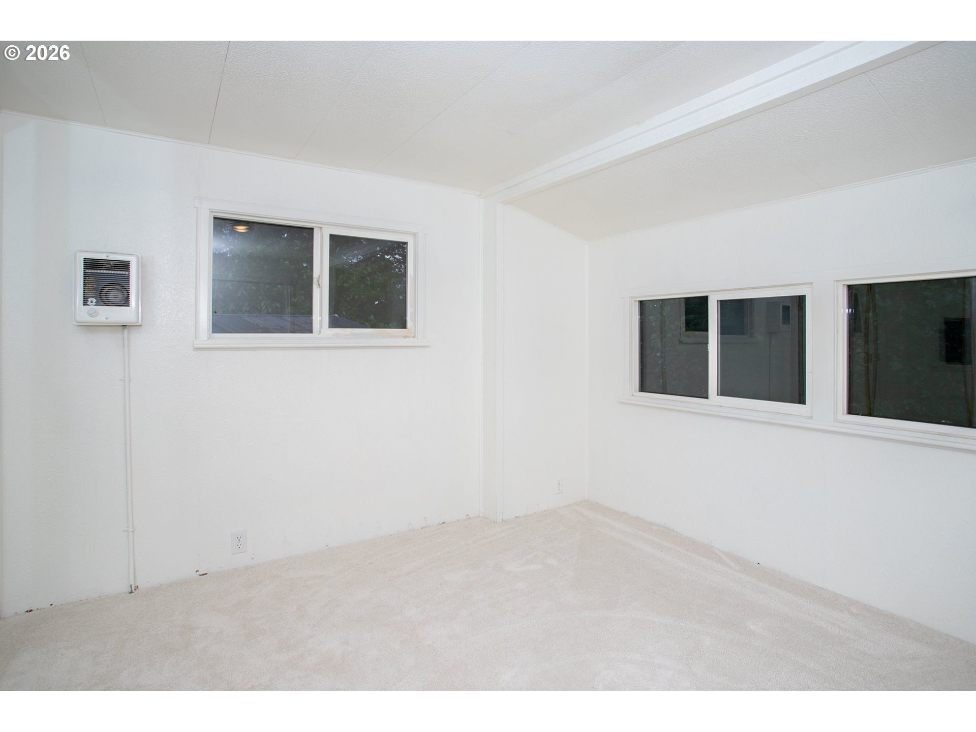 5170 Grand Avenue, Unit 38 Florence, OR 97439 - Photo 21 of 27 a view of an empty room with a window