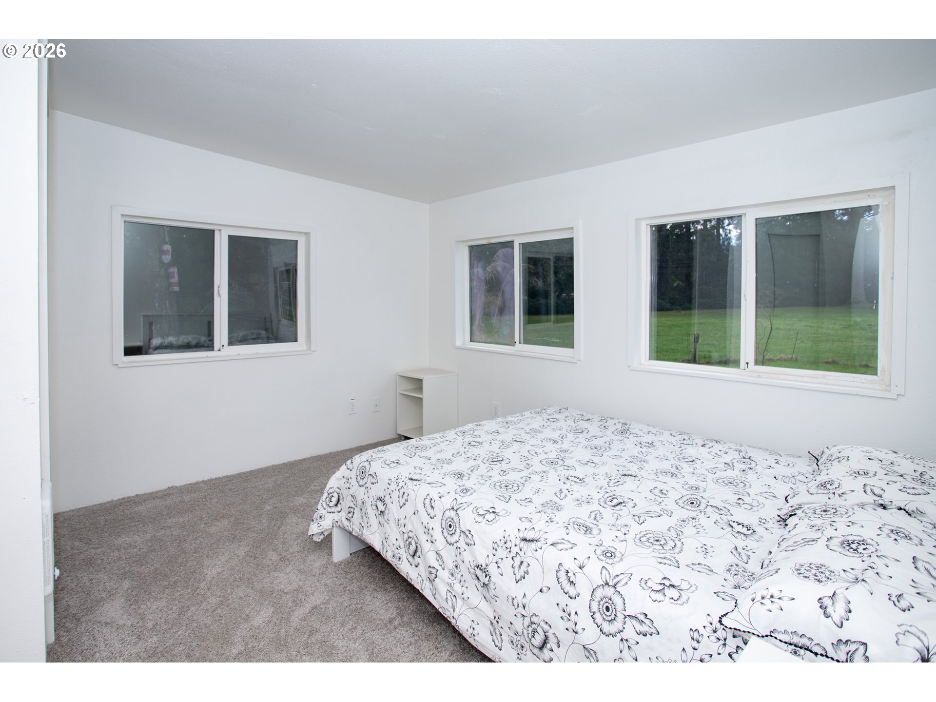 5170 Grand Avenue, Unit 38 Florence, OR 97439 - Photo 25 of 27 a bedroom with a bed and a window