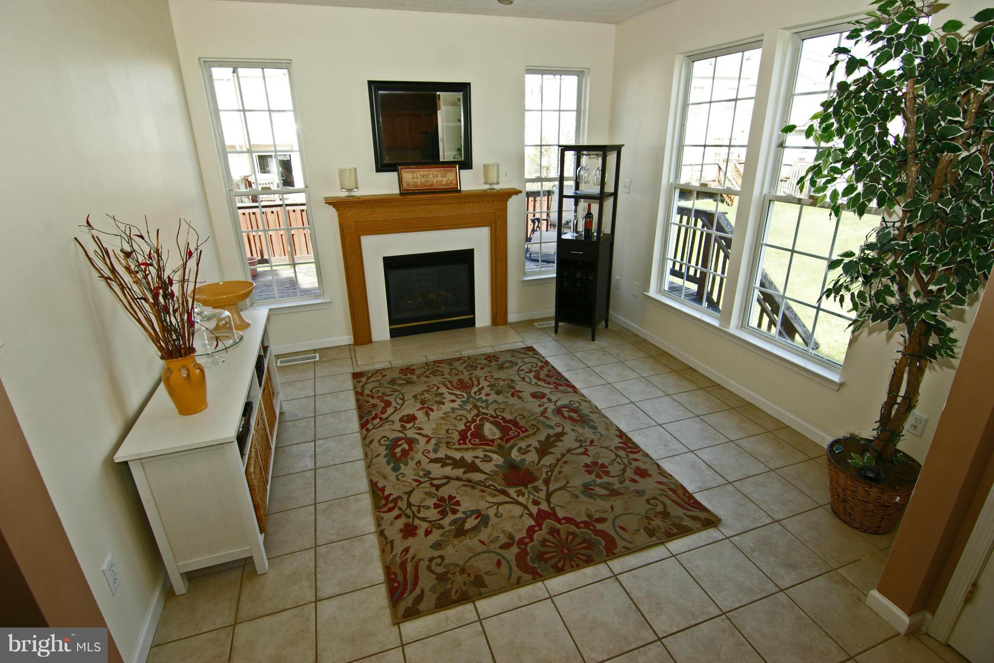 5024 Finsbury Road Baltimore, MD 21237 - Photo 10 of 25 Family Room off of Kitchen