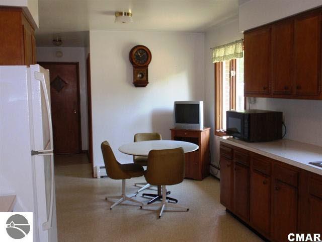 1008 Cheesman Road St. Louis, MI 48880 - Photo 7 of 21 1770108-6.JPG