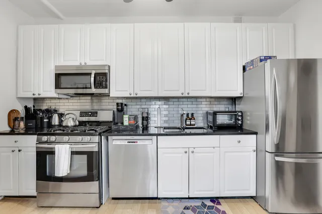 $775,000 | 56 Court Street, Unit 2B | Brooklyn Heights
