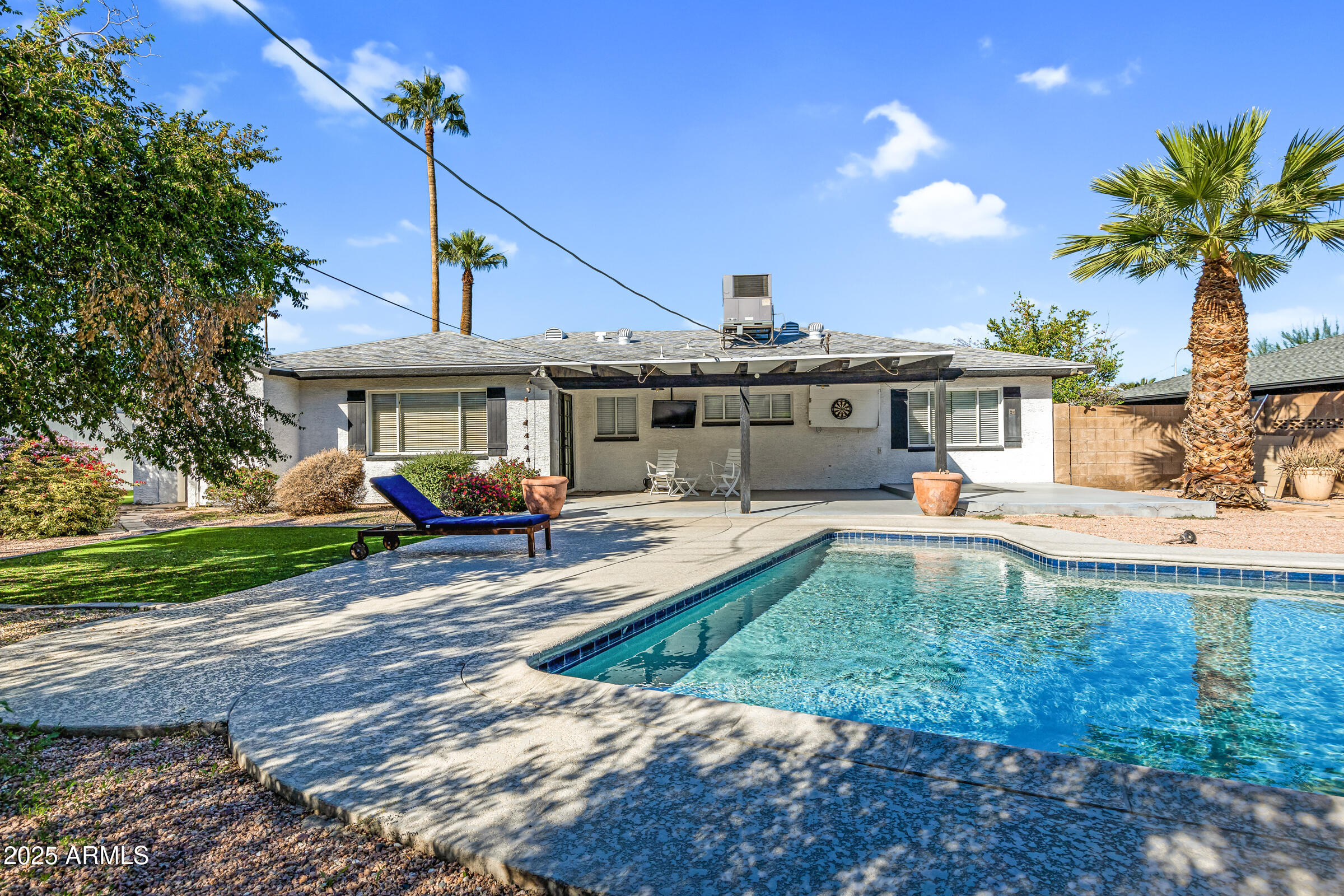 6829 East Almeria Road Scottsdale, AZ 85257 - Photo 28 of 35 a view of a house with backyard and sitting area