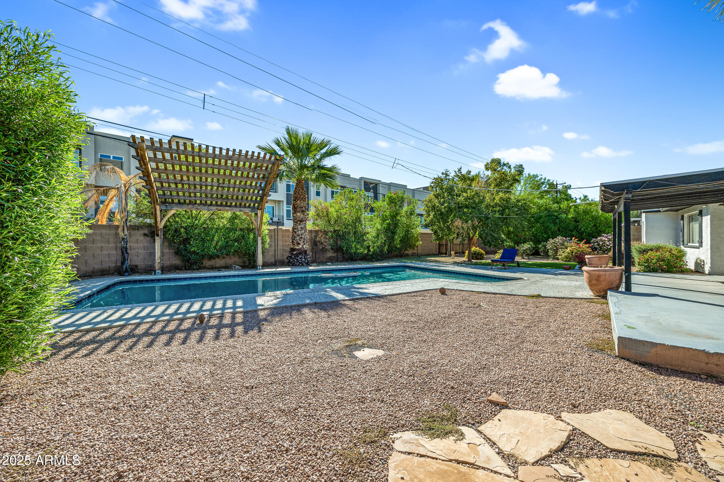 6829 East Almeria Road Scottsdale, AZ 85257 - Photo 32 of 35 a view of a backyard