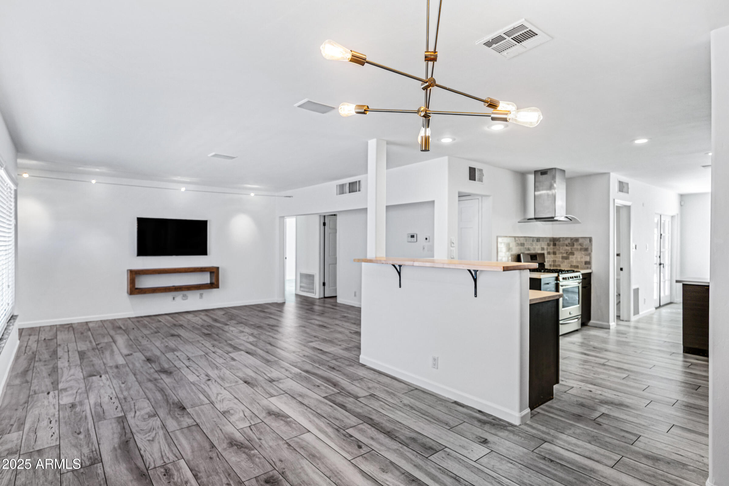 6829 East Almeria Road Scottsdale, AZ 85257 - Photo 8 of 35 a view of kitchen with sink microwave and refrigerator