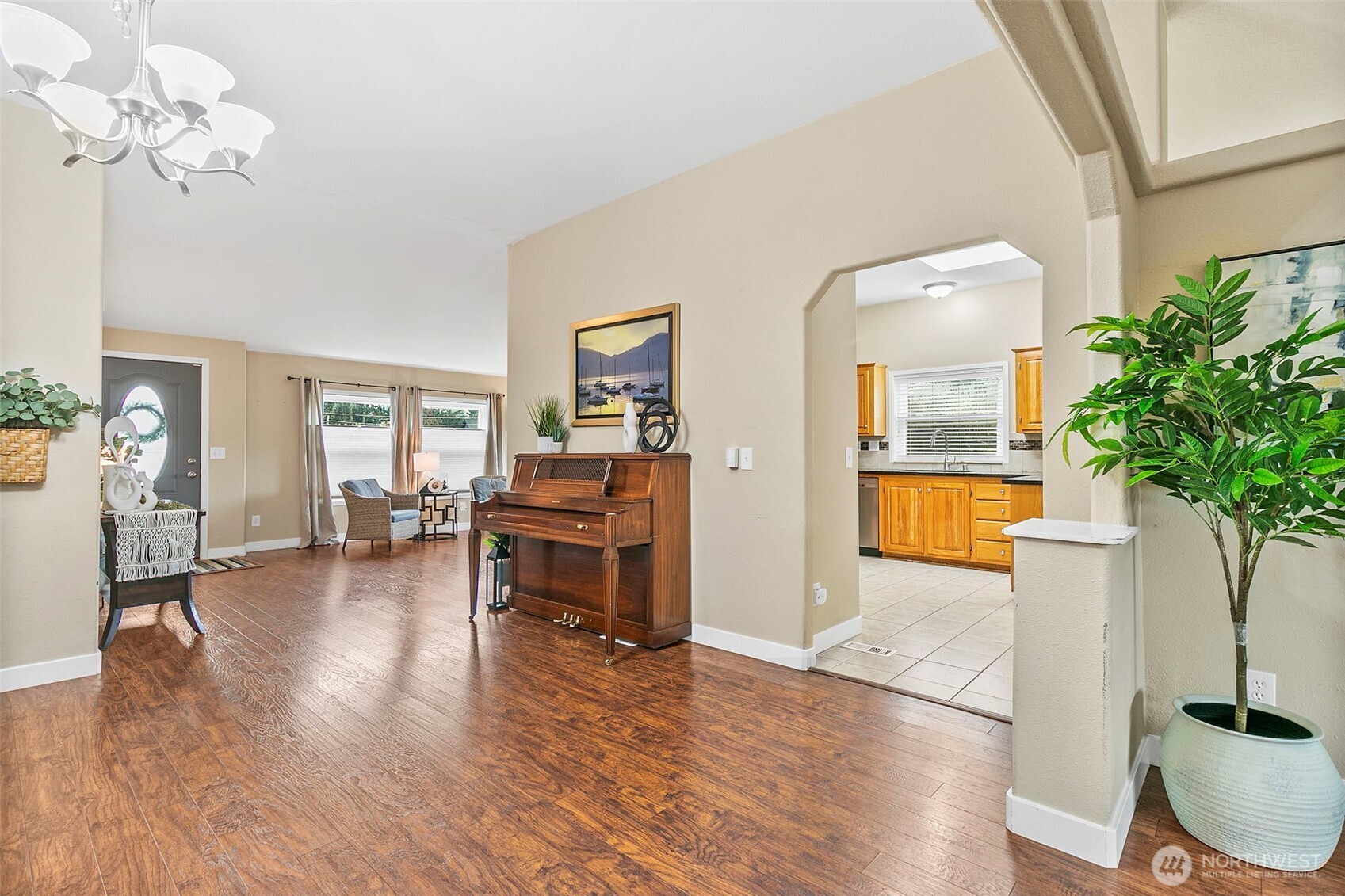 4416 South 315th Street Auburn, WA 98001 - Photo 11 of 37 a living room with furniture and a potted plant