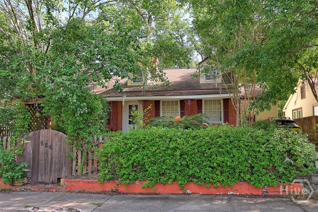 526 R Durant Avenue Savannah, GA 31404 - Photo 3 of 35