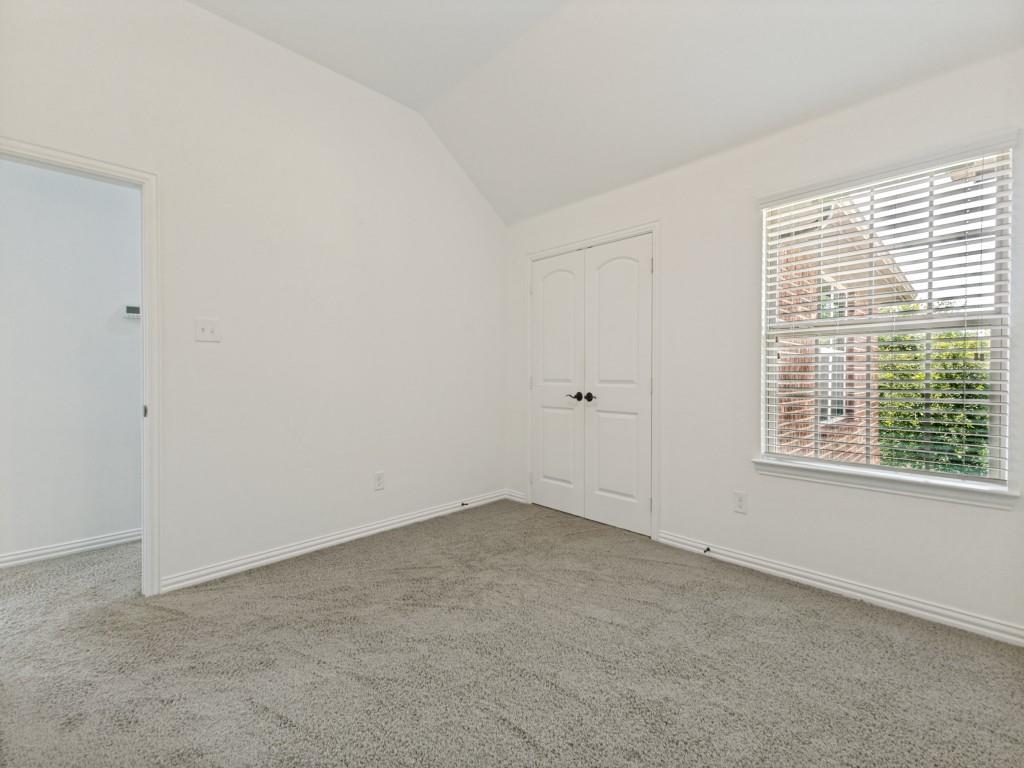 916 Redbird Lane Allen, TX 75013 - Photo 19 of 28 Split guest bedroom.