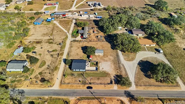 $235,000 | 1037 County Road 7711, Devine, TX 78016