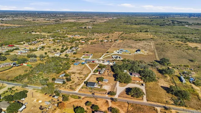 $235,000 | 1037 County Road 7711, Devine, TX 78016