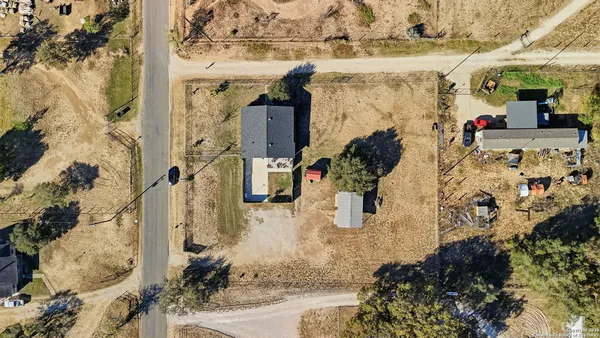 $235,000 | 1037 County Road 7711, Devine, TX 78016
