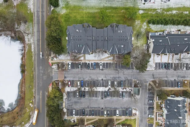 a view of a water fountain in front of building
