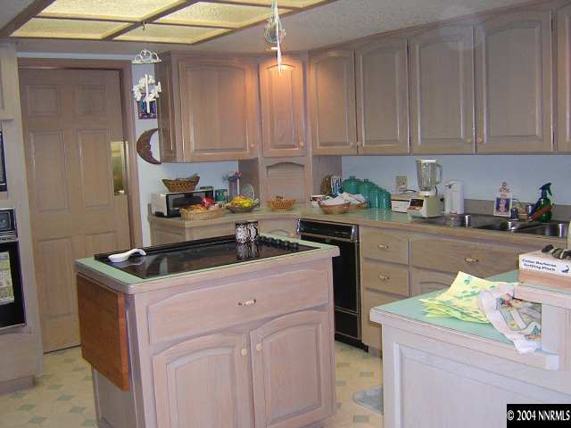 10101 Osage Road Reno, NV 89508 - Photo 4 of 9 a kitchen with a stove and a cabinets