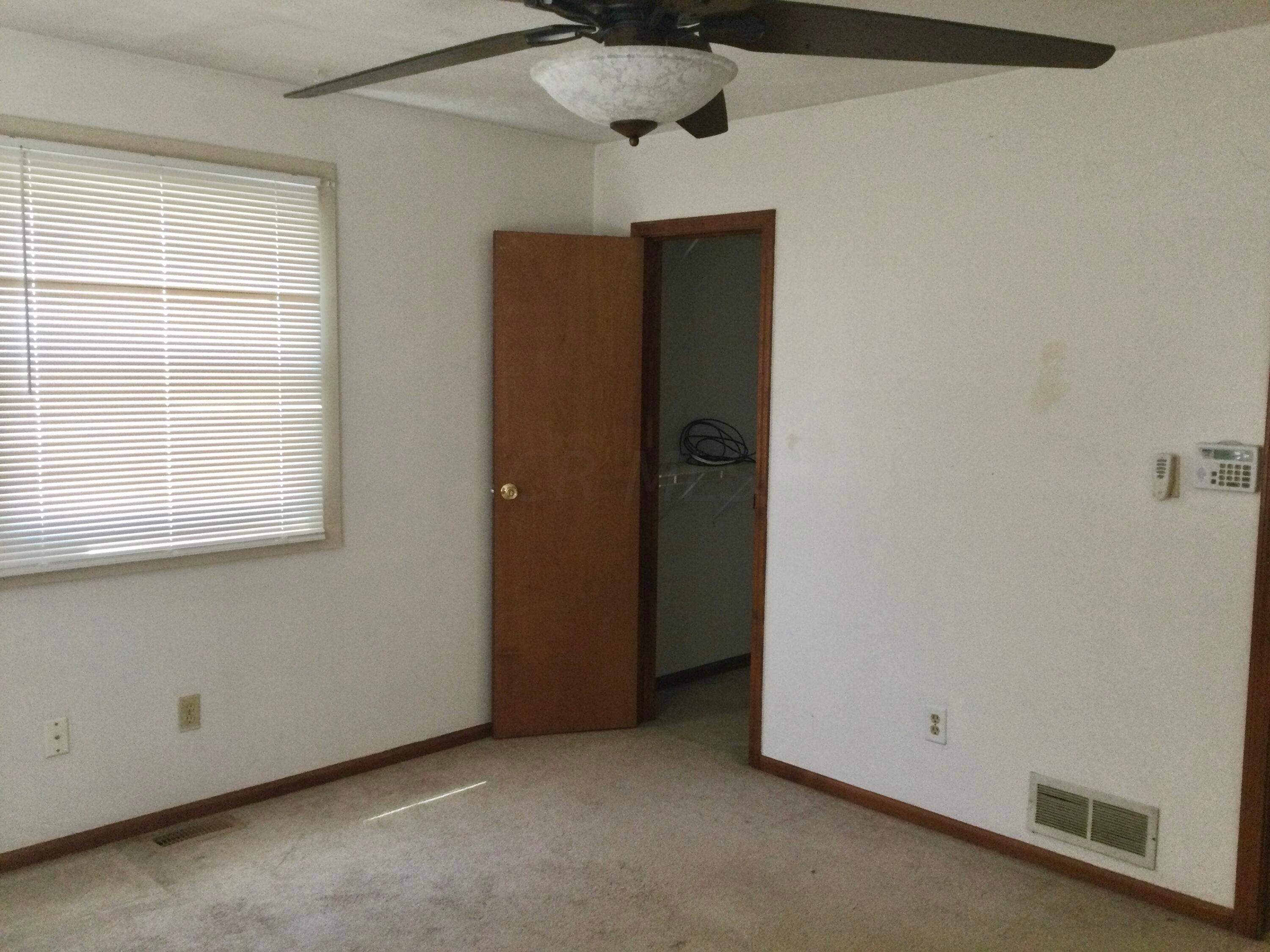 479 Elaine Road Whitehall, OH 43213 - Photo 6 of 16 AF44608E-D1A0-407F-A634-45BD0D9D3A5D
