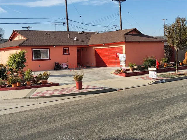 a view of a terrace with sitting area