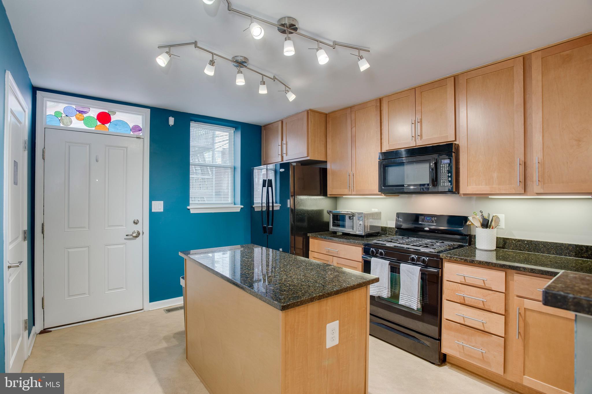 2204 North Calvert Street Baltimore, MD 21218 - Photo 18 of 48