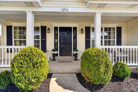 $450,000 | 1211 Lake Canyon View, Fenton, MO 63026