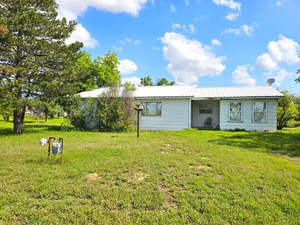 $58,000 | 409 Heasley Street, McLean, TX 79057