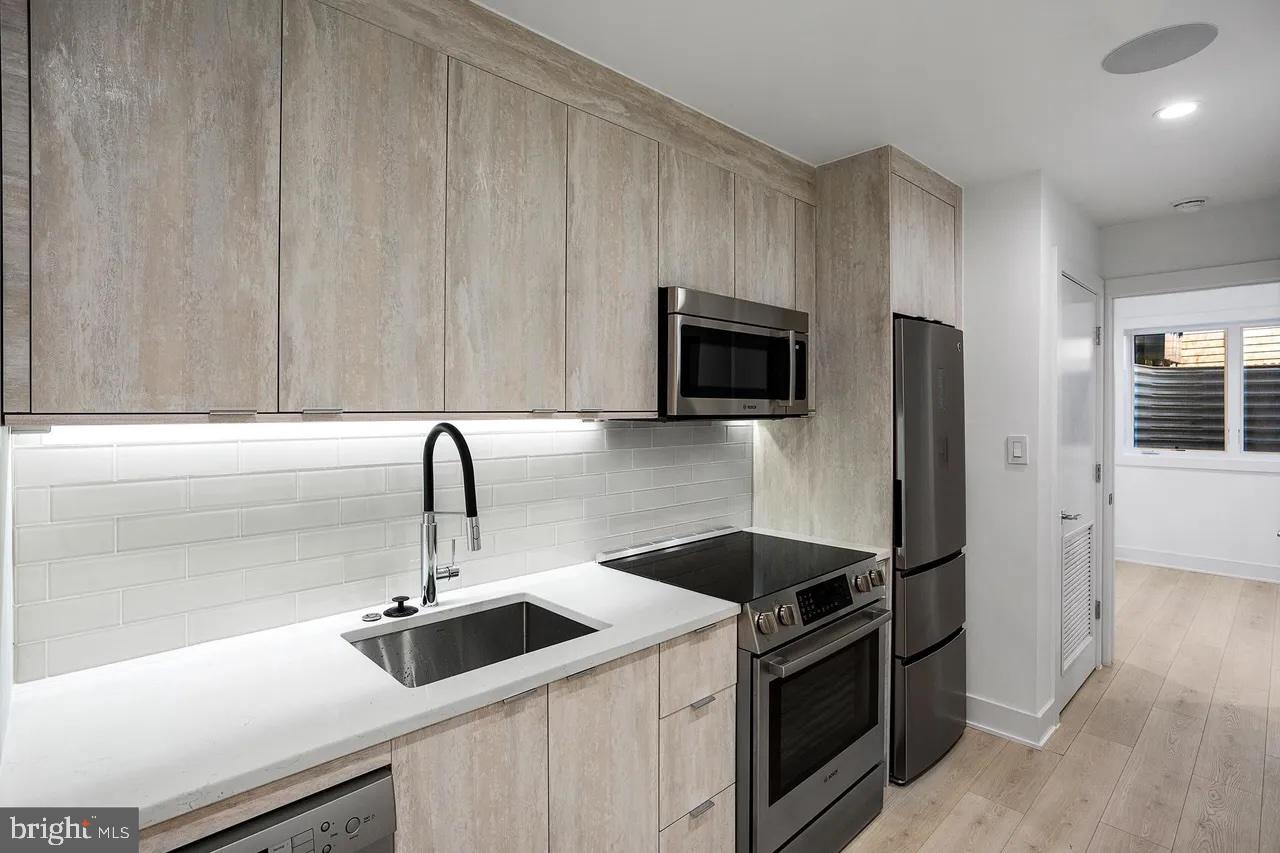 4 R Street Northwest, Unit 4 Washington, DC 20001 - Photo 8 of 38