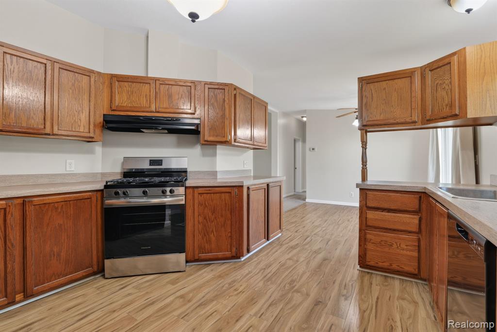 4050 West Thompson Road Linden, MI 48451 - Photo 13 of 36