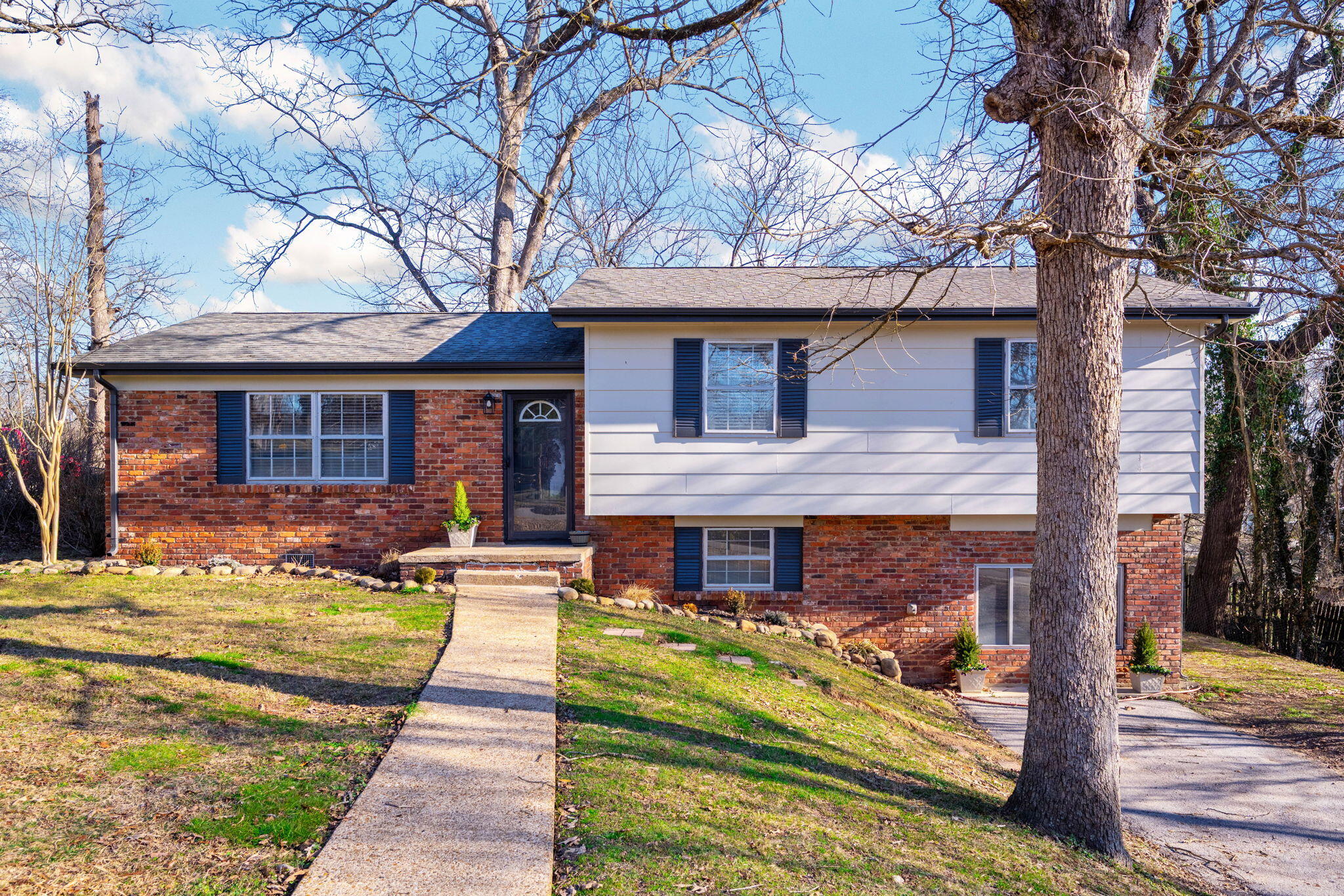 7315 Valley Lane Hixson, TN 37343 - Photo 2 of 32 IMG_0792