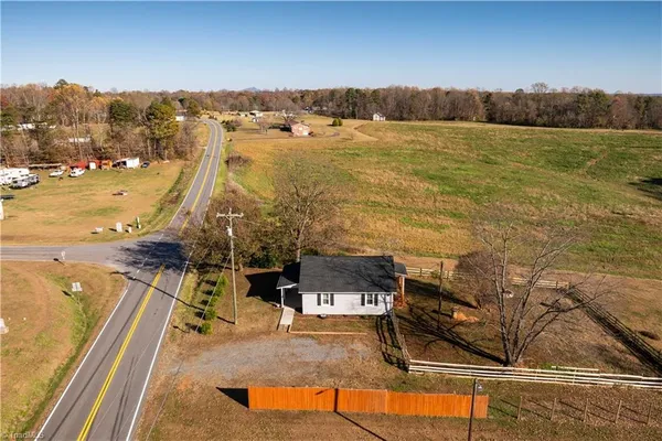 $165,000 | 9589 Highway 268, Elkin, NC 28621