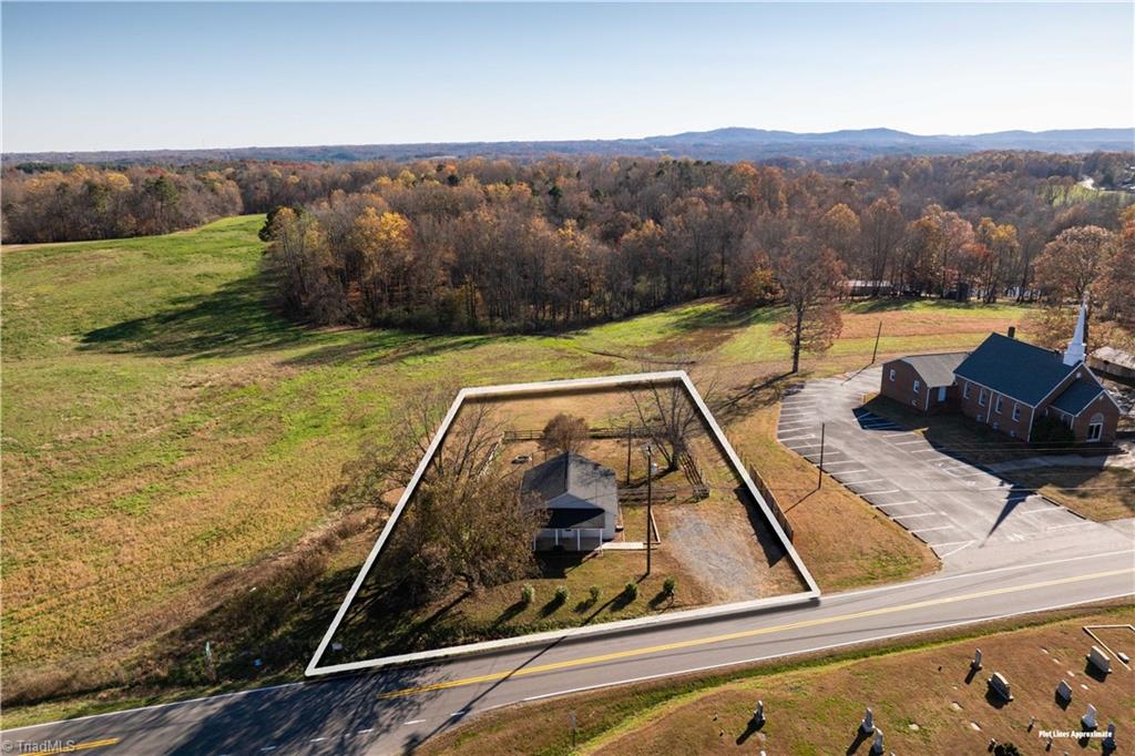 9589 Highway 268 Elkin, NC 28621 - Photo 4 of 50