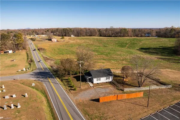$165,000 | 9589 Highway 268, Elkin, NC 28621