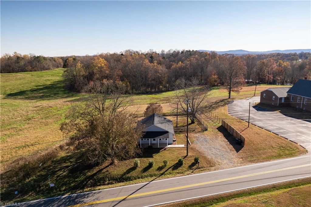 9589 Highway 268 Elkin, NC 28621 - Photo 5 of 50