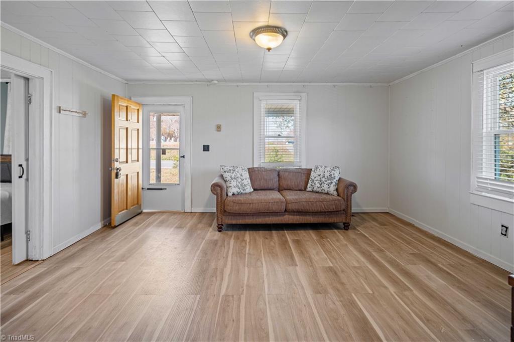 9589 Highway 268 Elkin, NC 28621 - Photo 7 of 50 Livingroom