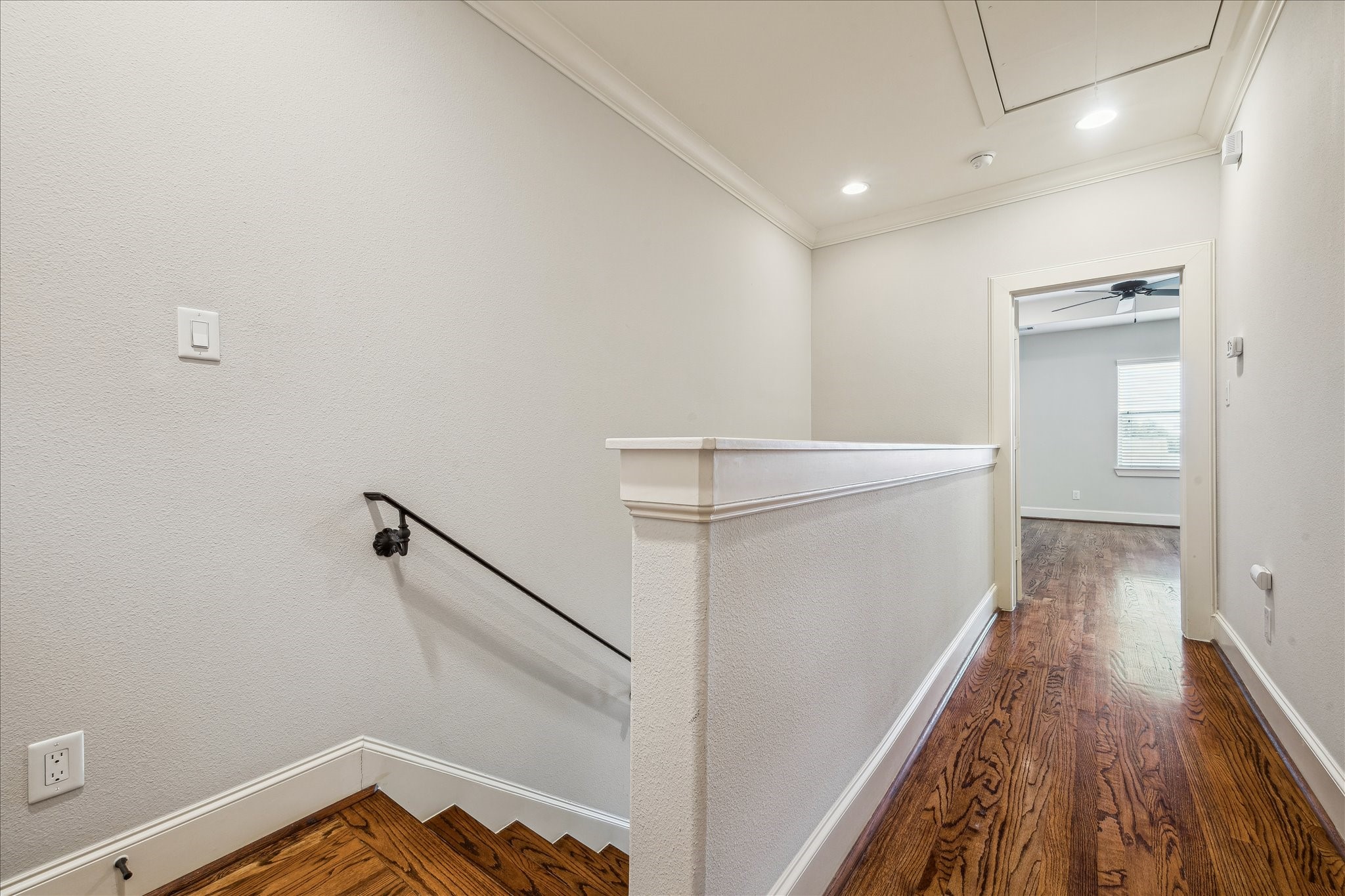 303 Bethje Street Houston, TX 77007 - Photo 11 of 25 a view of hallway with wooden floor