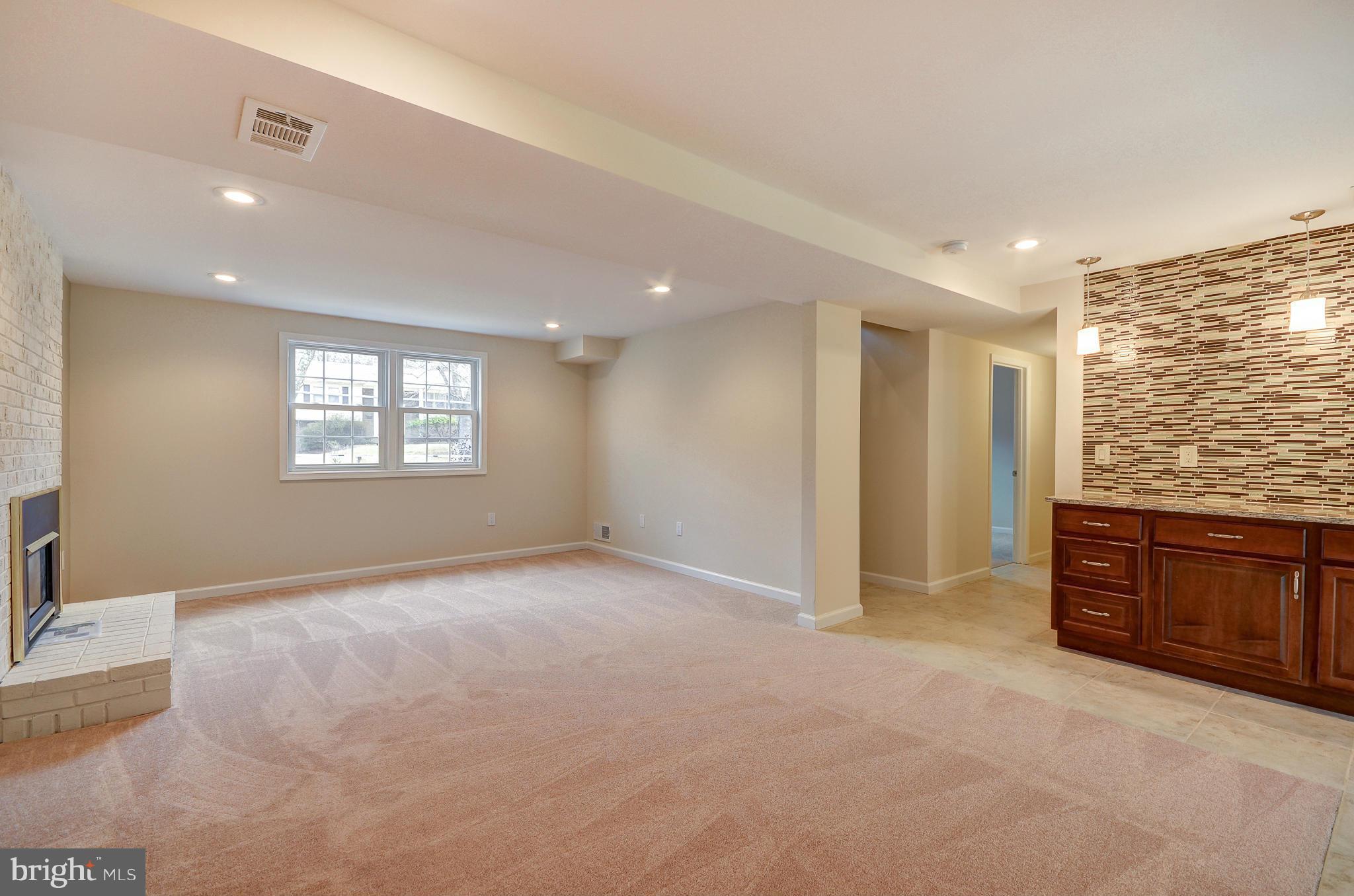 6609 Middlefield Road Fort Washington, MD 20744 - Photo 21 of 30 Basement with Wet Bar