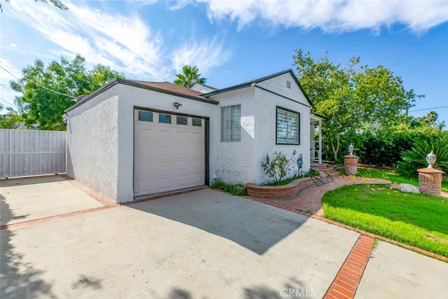 a view of a backyard with sitting area