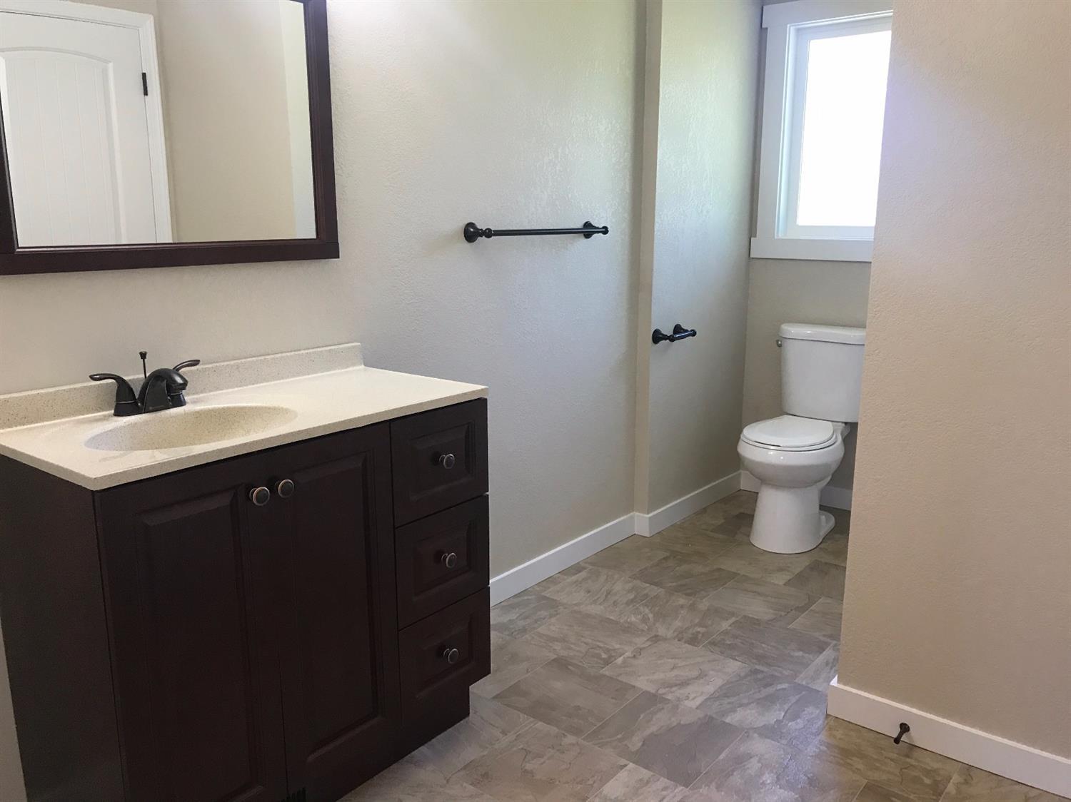 844 West Harbeck Road Grants Pass, OR 97527 - Photo 10 of 19 Additional Photo