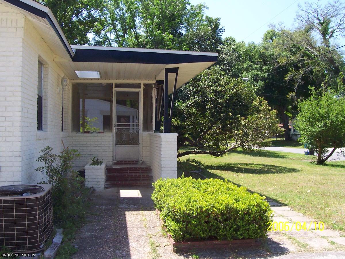 2741 Bayview Road Jacksonville, FL 32210 - Photo 3 of 9 a front view of a house with garden