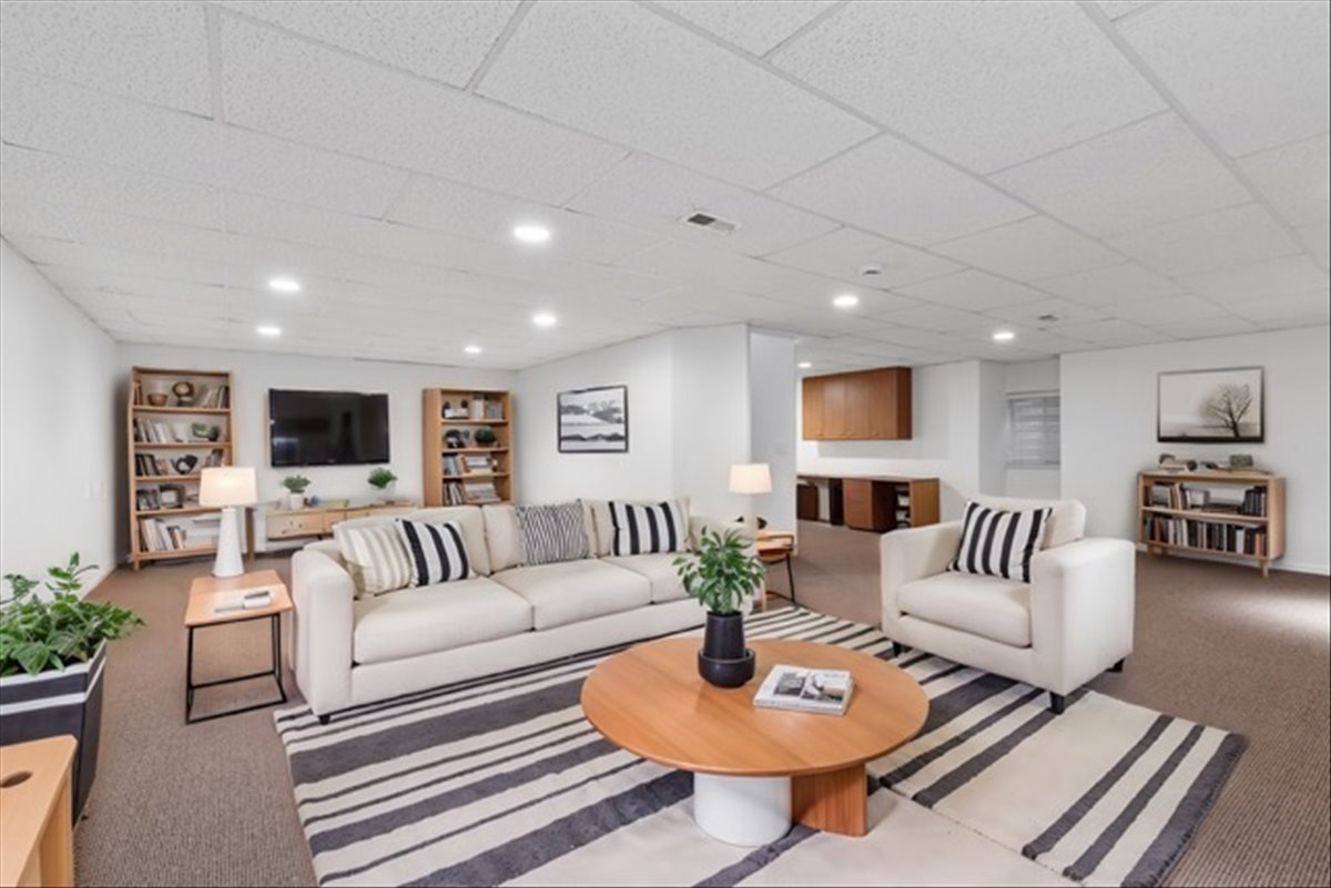 1776 Chestnut Avenue Glenview, IL 60025 - Photo 15 of 23