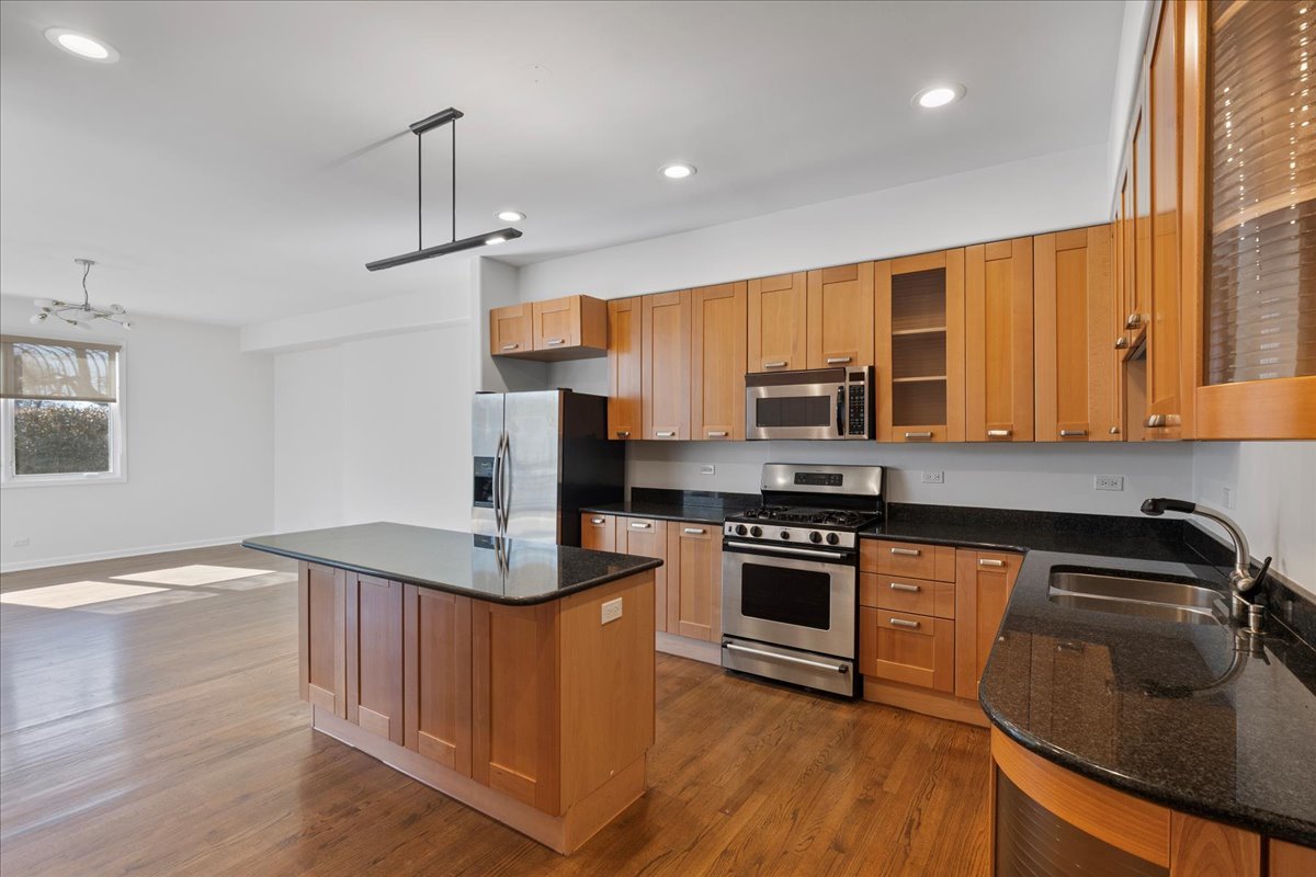 1776 Chestnut Avenue Glenview, IL 60025 - Photo 5 of 23