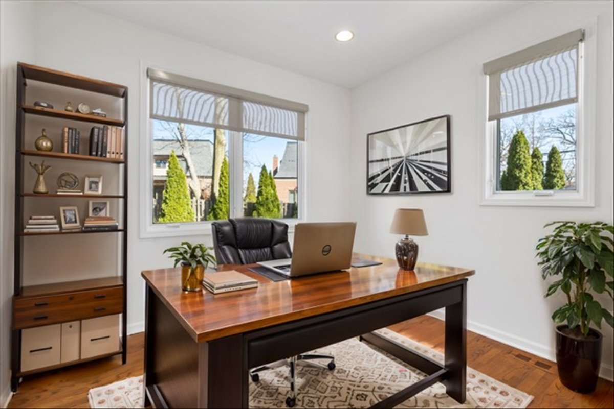 1776 Chestnut Avenue Glenview, IL 60025 - Photo 7 of 23