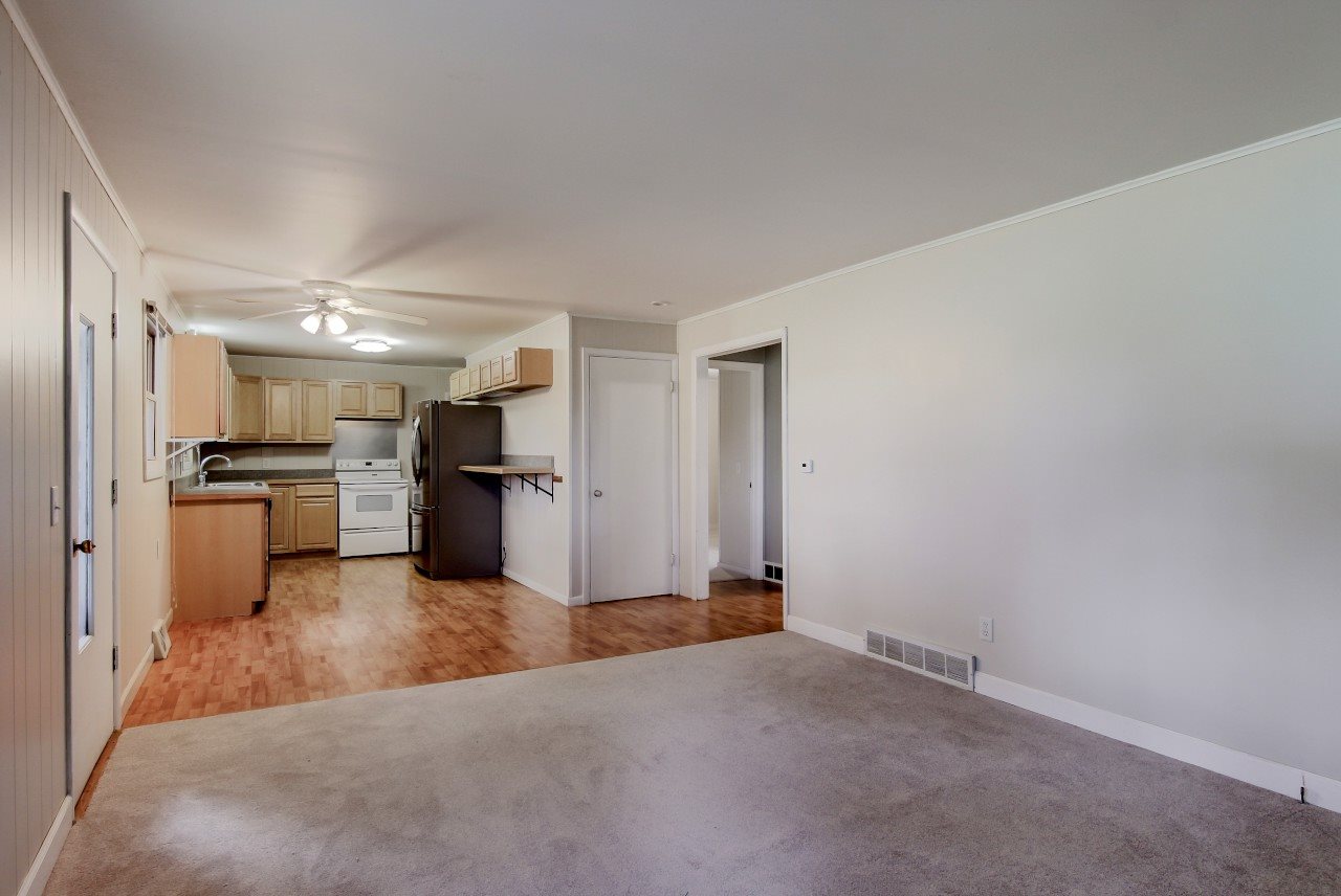 1034 Hoosier Valley Road Traverse City, MI 49685 - Photo 11 of 21 1866609-10.JPG