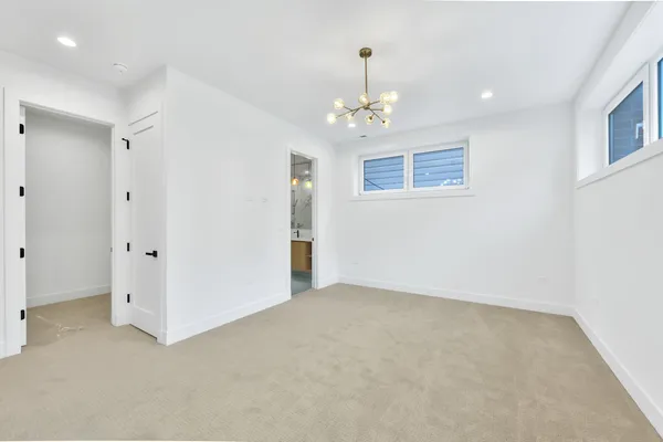 $835,000 | 5428 North Winthrop Avenue, Unit 102, Chicago, IL 60640