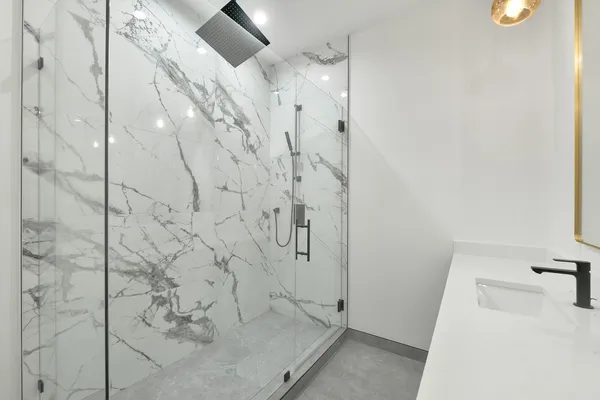 $835,000 | 5428 North Winthrop Avenue, Unit 102, Chicago, IL 60640