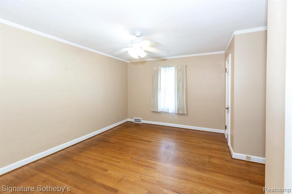27745 Rackham Drive Lathrup Village, MI 48076 - Photo 14 of 36