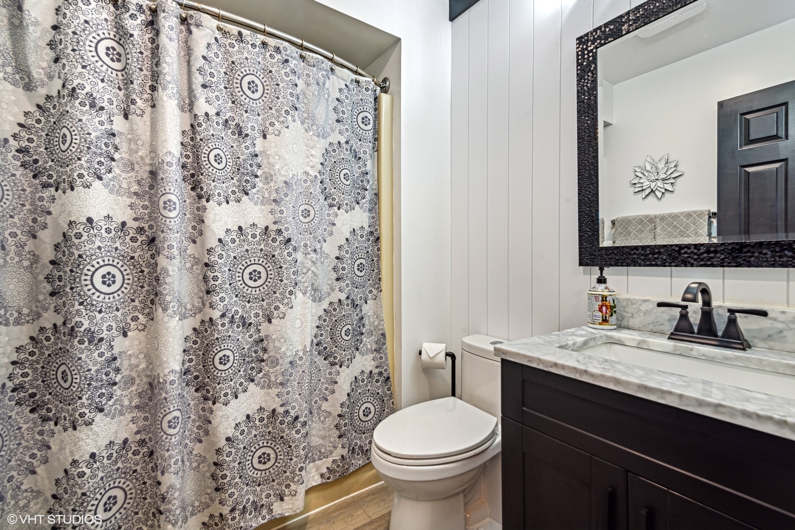 513 Hunters Way Fox River Grove, IL 60021 - Photo 11 of 16 a bathroom with a granite countertop toilet sink and mirror