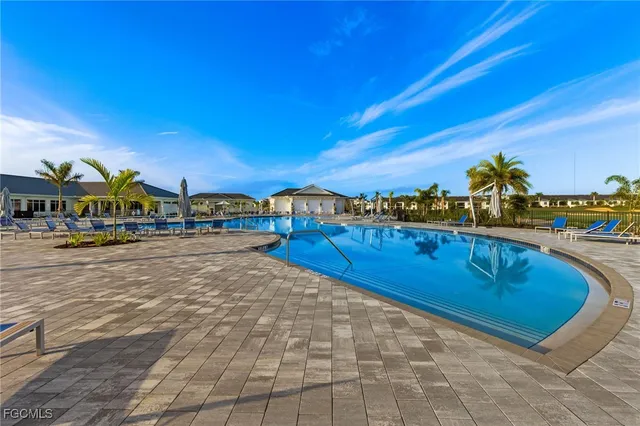a view of a tennis court