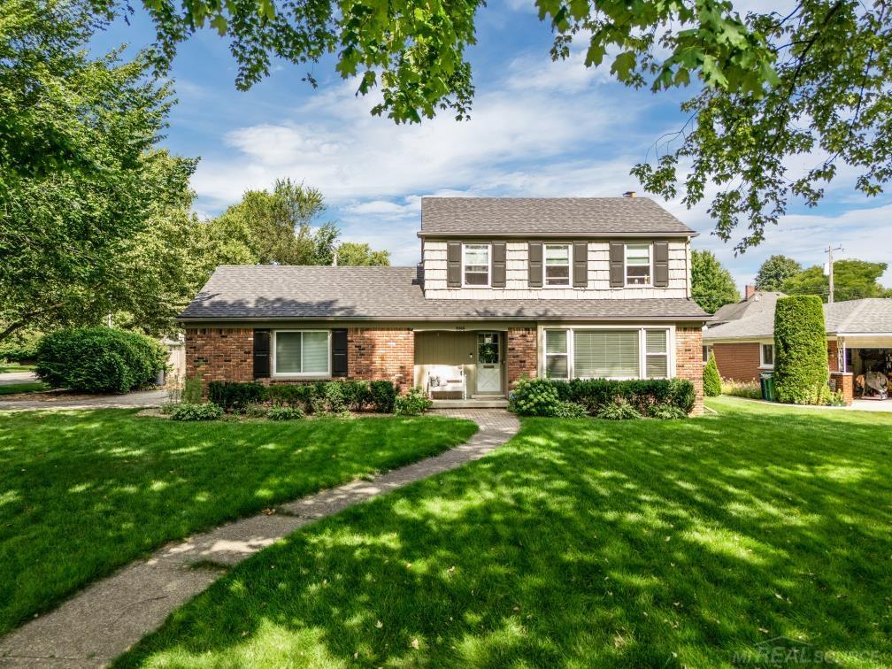 986 Balfour Street Grosse Pointe, MI 48230 - Photo 1 of 41 50154731-edb18cad-a2a1-4204-9ae8-c4d54291a810.JPG