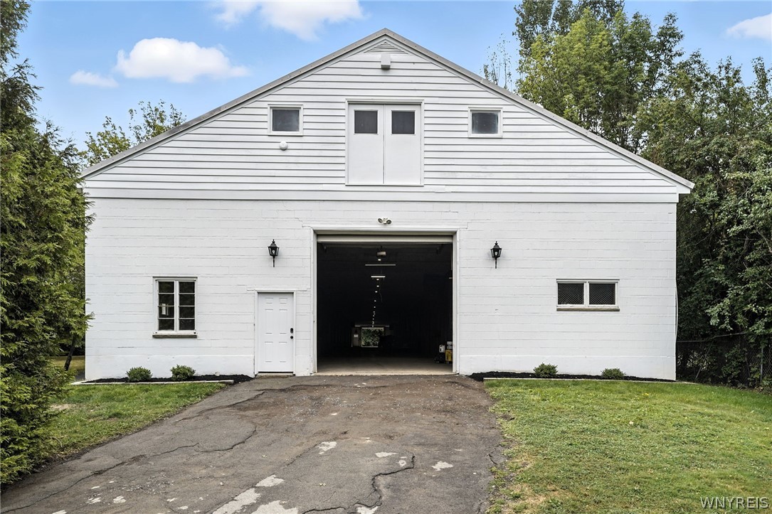 4261 Lake Shore Road Hamburg, NY 14075 - Photo 36 of 49