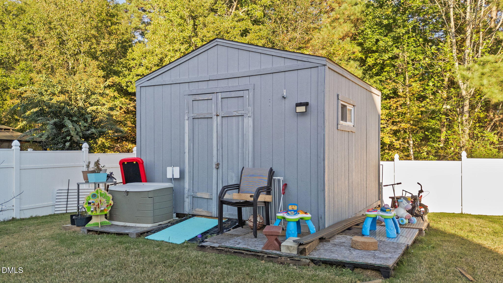 135 Oakton Ridge Place Garner, NC 27529 - Photo 35 of 40 a backyard of a house with table and chairs